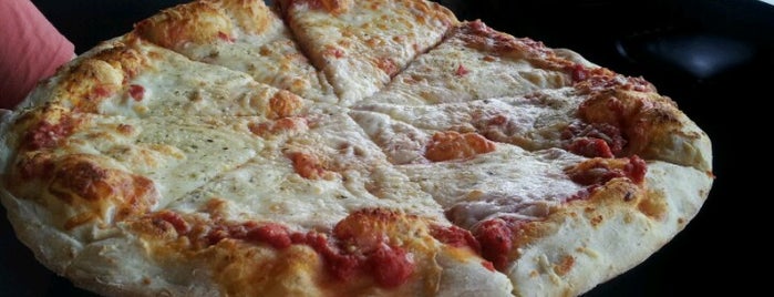 Johnny Brusco's New York Style Pizza is one of Daron'un Beğendiği Mekanlar.