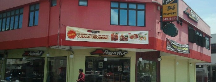Pizza Hut is one of Makan @ Utara #3.