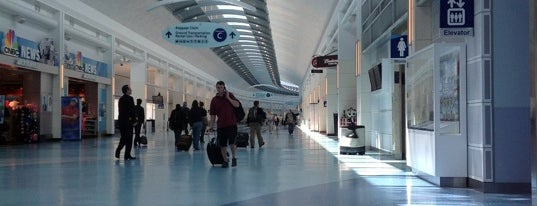 Concourse A is one of Posti che sono piaciuti a Tyra.