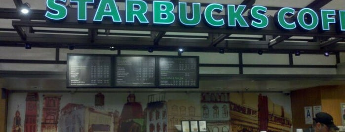 Starbucks is one of Locais curtidos por Nadim.