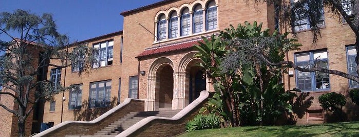 University High School is one of J R'ın Kaydettiği Mekanlar.