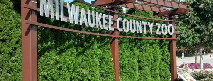 Milwaukee County Zoo is one of Milwaukee.
