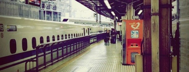 Estação de Tóquio is one of 人が集まる鉄道駅.