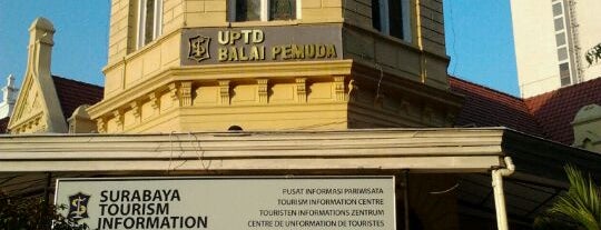 Balai Pemuda is one of Tempat Bersejarah di Surabaya.