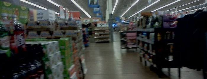 Walmart Supercenter is one of สถานที่ที่ Patti ถูกใจ.