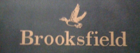 Brooksfield is one of สถานที่ที่ Luis ถูกใจ.