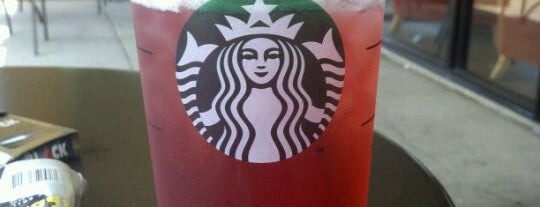 Starbucks is one of Lugares favoritos de Beverly.