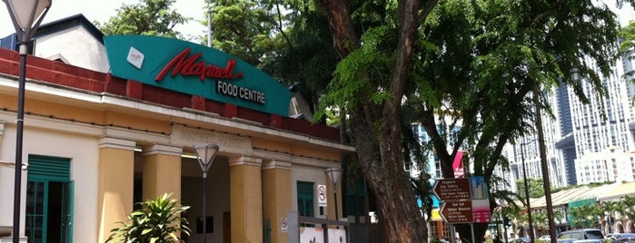 Maxwell Food Centre is one of Favorite Food.