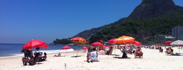 Praia do Leblon is one of As 10 melhores praias para curtir o verão carioca.