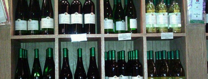 D.H. Lescombes Winery & Bistro is one of Posti salvati di Dario.