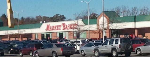 Market Basket is one of Lugares favoritos de Terence.