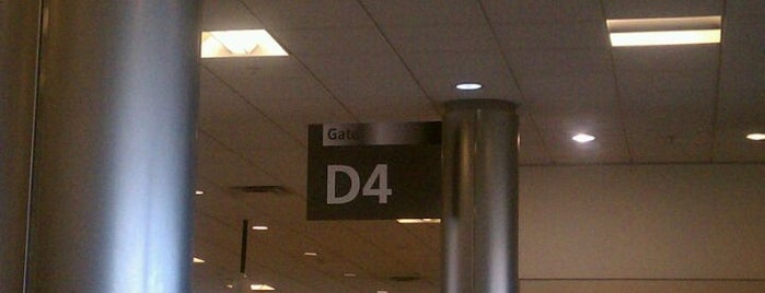 Gate D4 is one of Lugares favoritos de Mike.