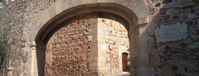 Arco de la Estrella is one of Descubriendo Cáceres.