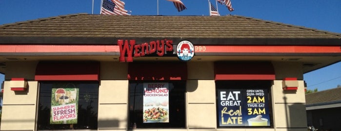 Wendy’s is one of สถานที่ที่ andrea ถูกใจ.