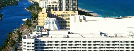 Fontainebleau Miami Beach is one of Vacation Spots.