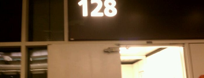 Gate 128 is one of Paulさんのお気に入りスポット.