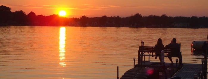 Lake George is one of Tempat yang Disukai Andrew.