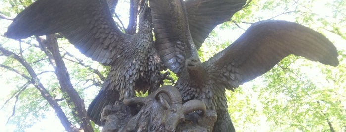 Eagles and Prey Statue is one of Kimmie's Saved Places.