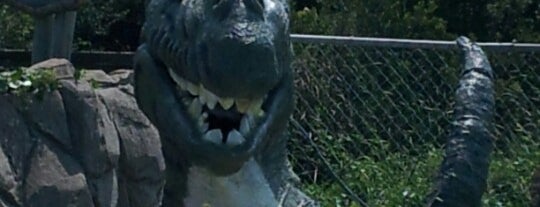 Jurassic Putt is one of Lugares favoritos de Brian.
