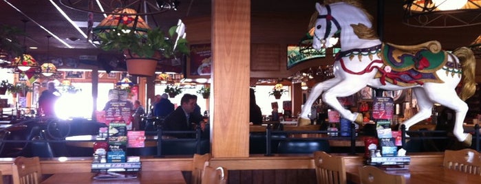 Applebee's Grill + Bar is one of Posti che sono piaciuti a Erik.