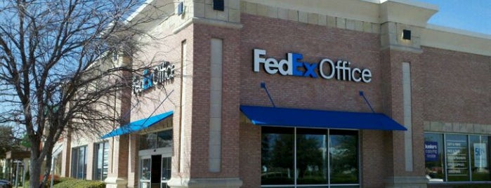 FedEx Office Print & Ship Center is one of สถานที่ที่ Oscar ถูกใจ.