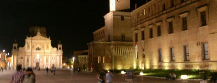 Piazza Martiri is one of alessandroさんのお気に入りスポット.