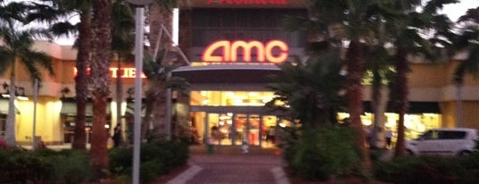 AMC Sarasota 12 is one of Lugares favoritos de David.