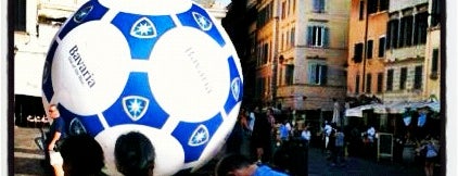 Campo de' Fiori is one of Roma OOTB.