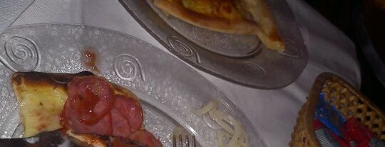 Skina da Pizza (Pizzaria Sta. Clara) is one of Top 10 favorites places in Taubaté, Brasil.