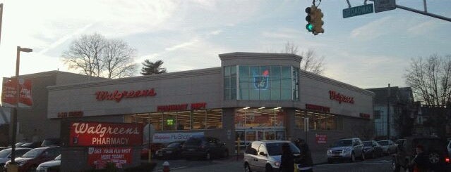Walgreens is one of สถานที่ที่ Mary ถูกใจ.