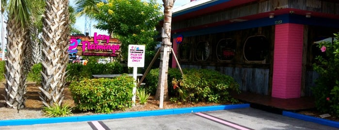 Lazy Flamingo Rawbar & Grill is one of Tempat yang Disukai Brynn.