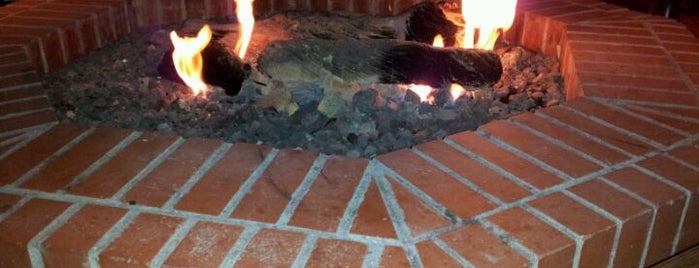 Hamburger Hamlet is one of Bars with Fireplaces in Los Angeles Area.