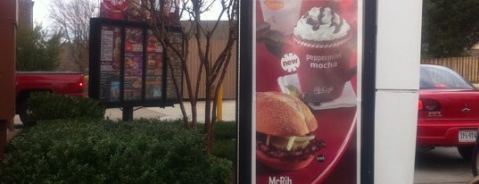 McDonald's is one of Laura : понравившиеся места.