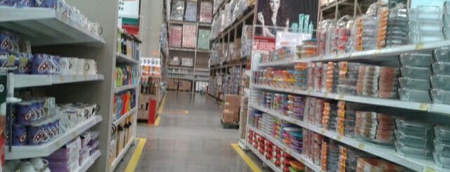 Makro is one of CWB - Supermercados.