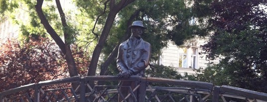 Nagy Imre szobor is one of Budapeşte de yapılacaklar.