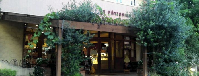 Le Patissier Yokoyama is one of สถานที่ที่ fuji ถูกใจ.