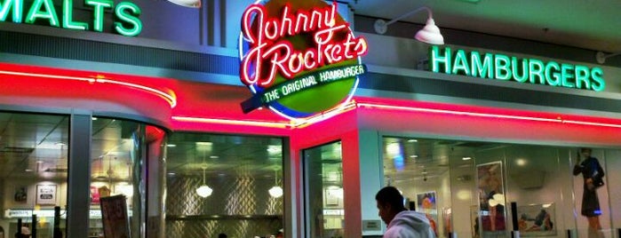 Johnny Rockets is one of สถานที่ที่ Ross ถูกใจ.