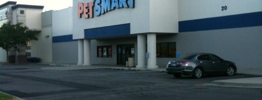 PetSmart is one of สถานที่ที่ J. Alexander ถูกใจ.