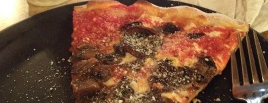 Lisa's Luna Pizza is one of Orte, die Katharine gefallen.
