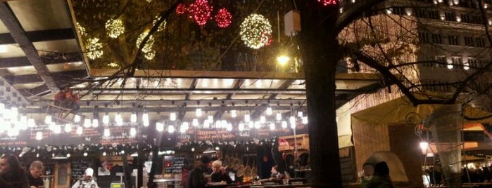 Weihnachtsmarkt is one of Karácsonyi vásárok.