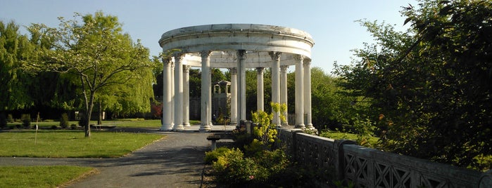 Untermyer Park is one of NY Castles.