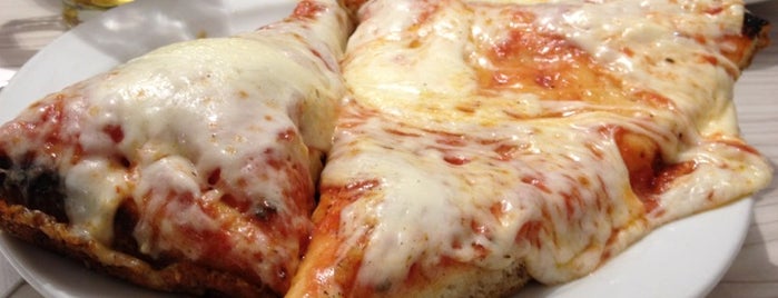 Pizzeria Spontini is one of Posti che sono piaciuti a Ufuk.