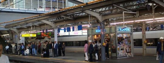 Platforms 5-6 is one of 大阪駅.