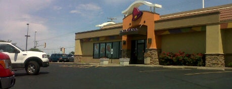 Taco Bell is one of Tempat yang Disukai Randallynn.
