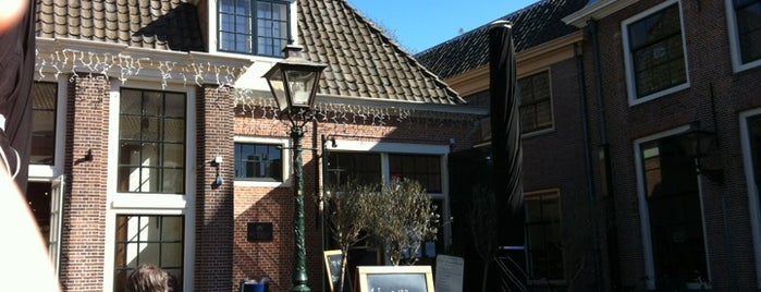 Het Koetshuis De Burcht is one of Posti che sono piaciuti a Pim.