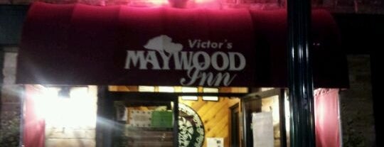 Maywood Inn's Twin Door Tavern is one of Tempat yang Disukai Nelly.