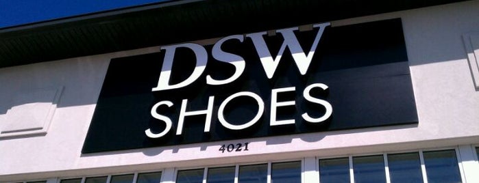 DSW Designer Shoe Warehouse is one of Daniela : понравившиеся места.