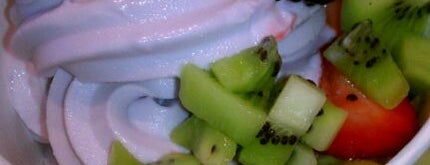 Mochi Frozen Yogurt is one of สถานที่ที่ Dion ถูกใจ.