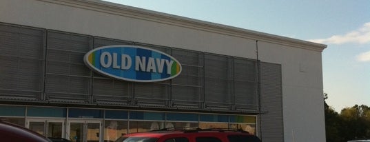 Old Navy is one of Orte, die Channing gefallen.