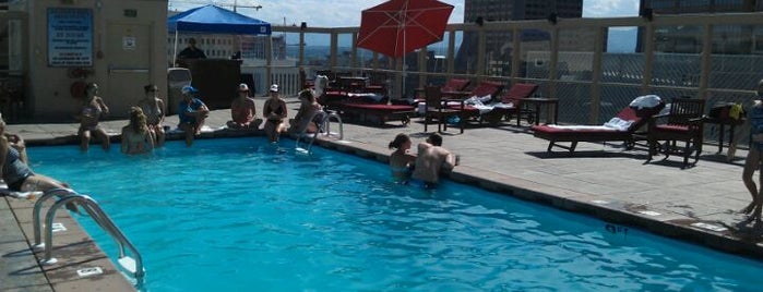 Warwick Hotel Rooftop Pool is one of Locais curtidos por Jackie.